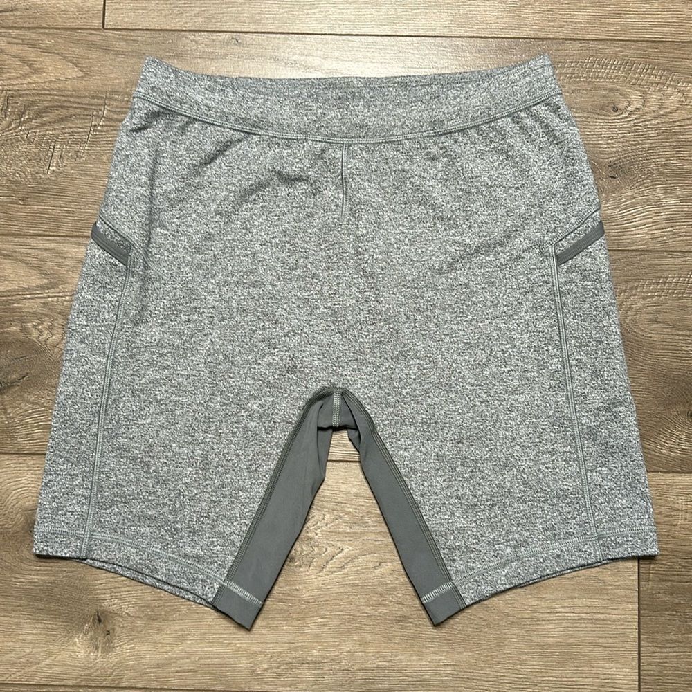 Lululemon Gray Side Pocket Yoga Bike Shorts Size Medium